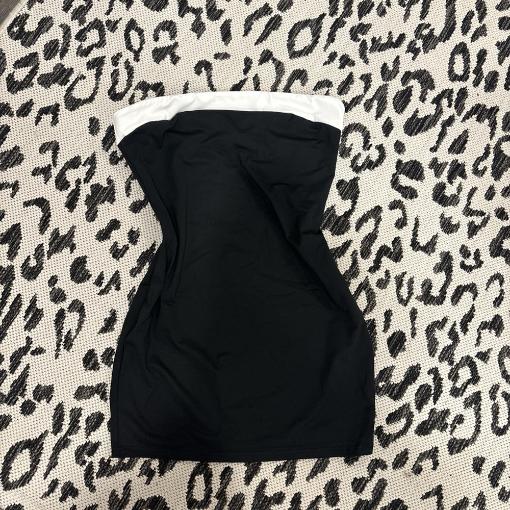 Chic Black and White Strapless Dress